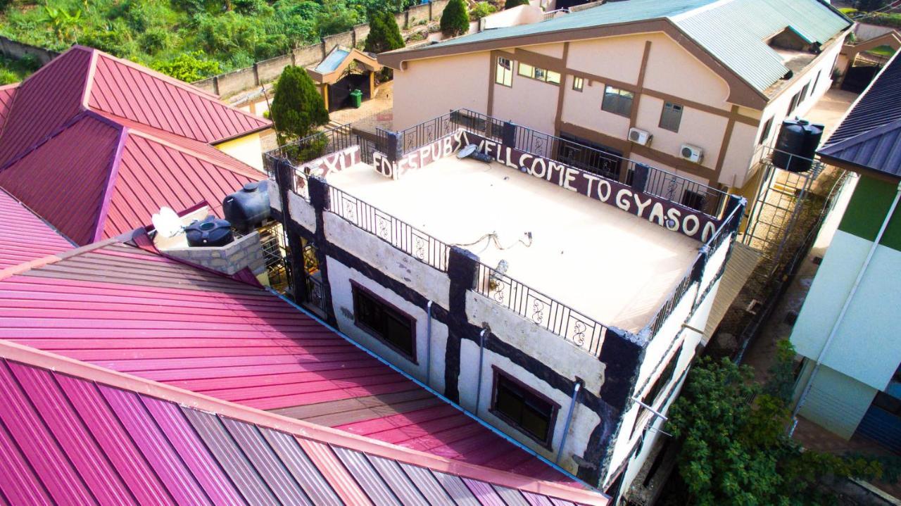 Gya-Son Royal Guest House クマシ エクステリア 写真