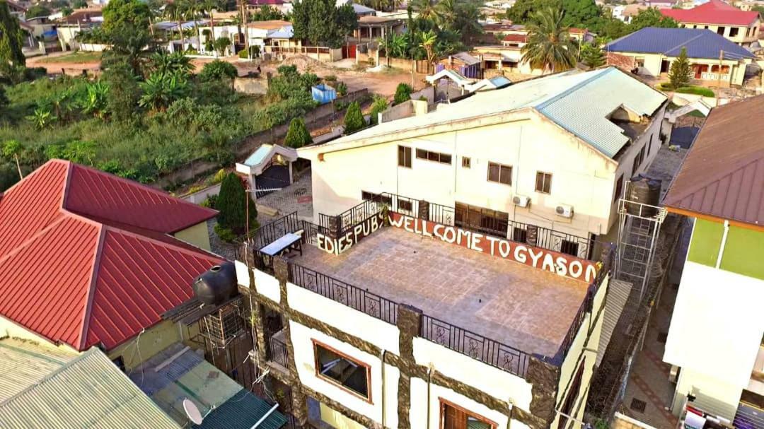 Gya-Son Royal Guest House クマシ エクステリア 写真