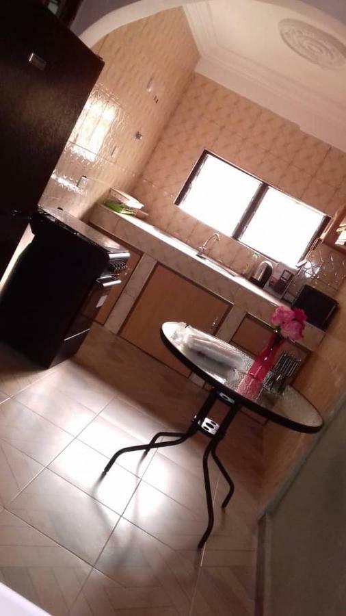 Gya-Son Royal Guest House クマシ エクステリア 写真